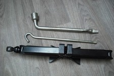 DAIHATSU CHARADE JACK AND WHEEL NUT LEVER