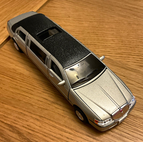 Kinsmart 1999 lincoln town - 1999,