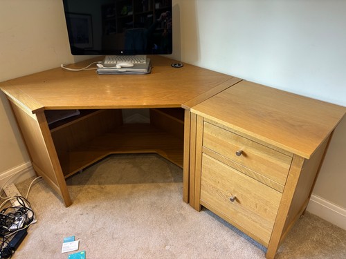 Solid oak corner computer - solid,