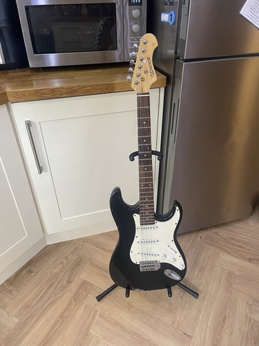 Elevation black stratocaster - elevation,