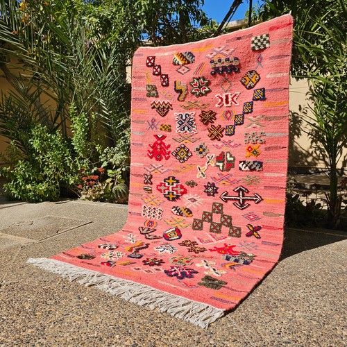 Pink moroccan rug - pink,