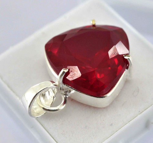 Natural 90ct vibrant red - 23.90ct,
