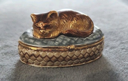 Vintage monet sleeping - monet, cat