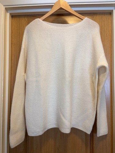 Ladies white round neck 100 - round,