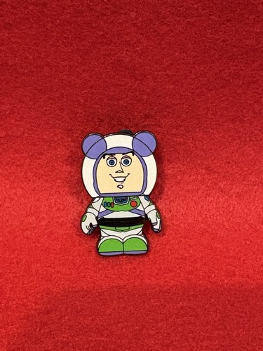Disney pin trading - disney, badge