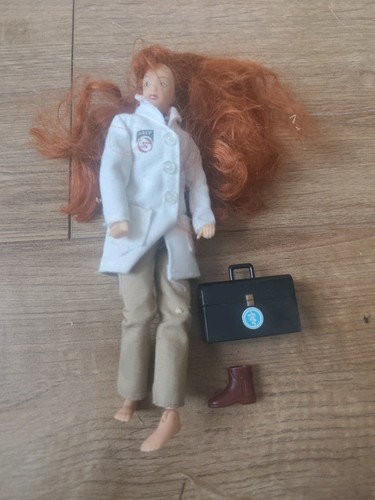 Breyer veterinarian laura - veterinarian,