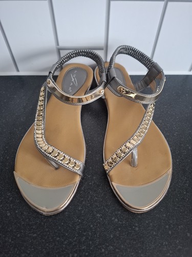 Ladies size lunar toe - 5.5, post