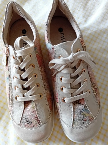 Pavers size shoes nwot - pavers,
