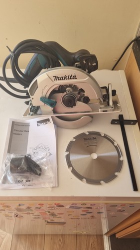 Makita saw - makita,