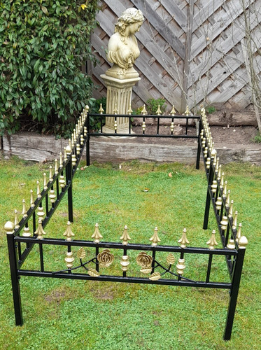 Spoke grave surround - spoke,