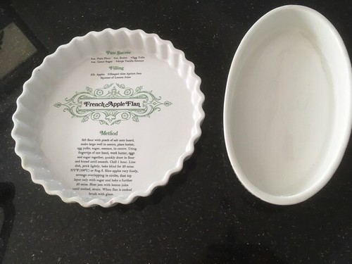 One circular french apple - circular, flan