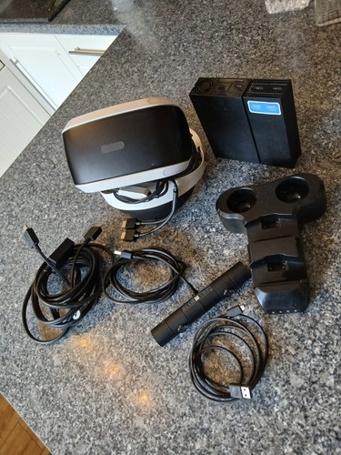 Ps4 headset bundle used - vr, all