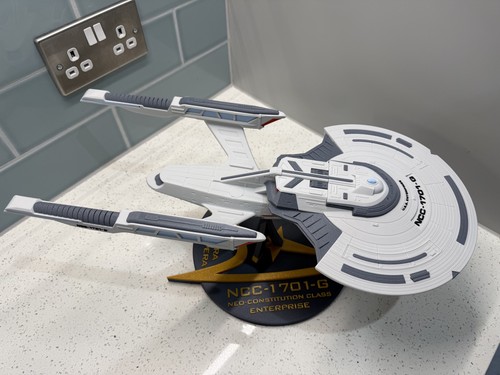 Star trek model enterprise - star,