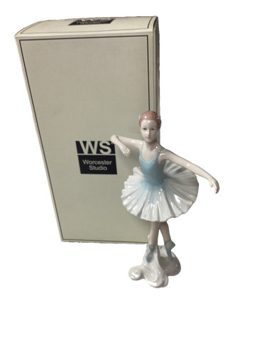 Worcester studio figurine - worcester,