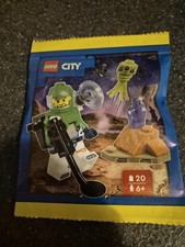 LEGO CITY ASTRONAUT WITH ALIEN
