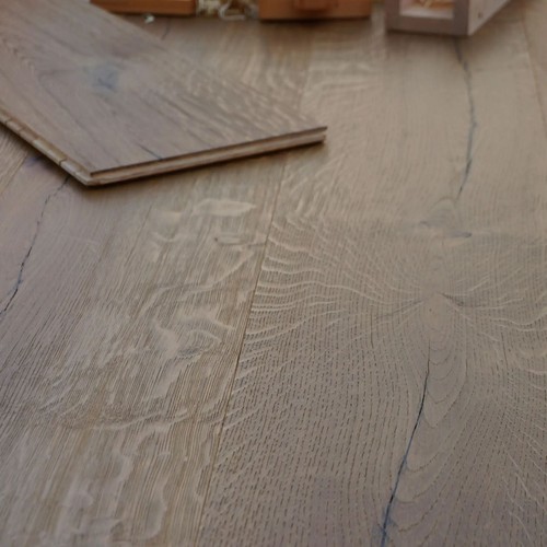 Smoked brushed oak - 8¾",