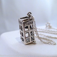 Phone Booth Necklace - 925