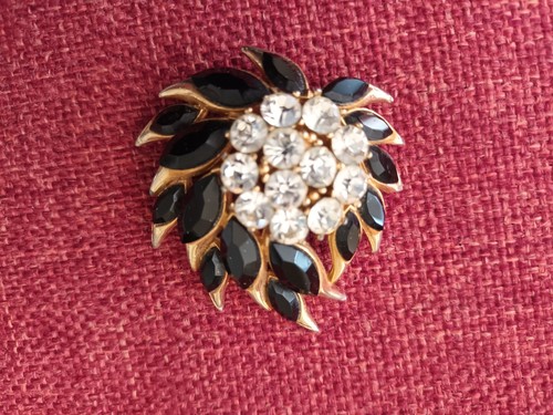 Vintage sphinx brooch - sphinx, black
