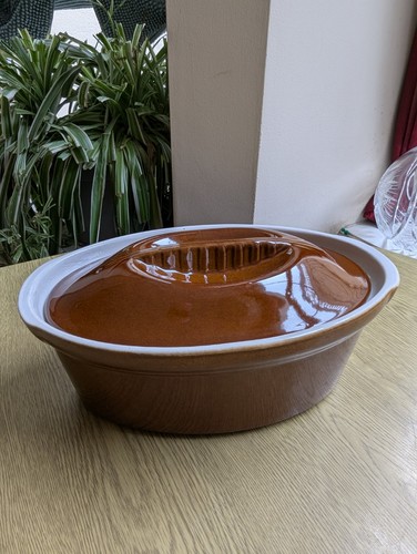 Stoneware oven dish/casserole