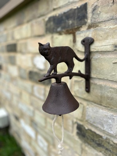 Cast iron cat - cast, wall