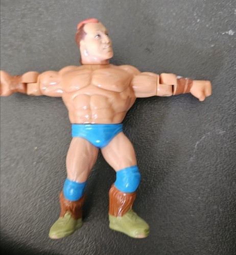Hasbro wwf figure tatanka - 4"figure,