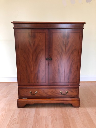Beautiful mahogany corner - corner, /