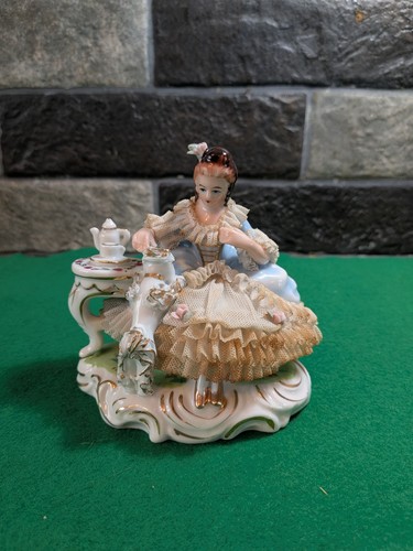 Victorian lady figurine - lady,