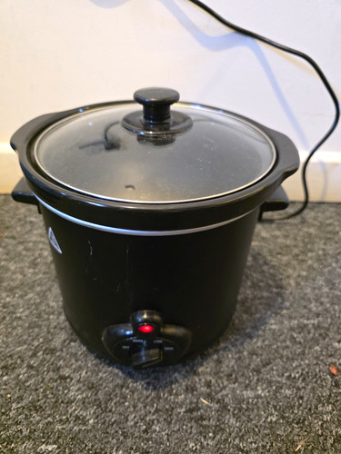 Black electric slow cooker - black,