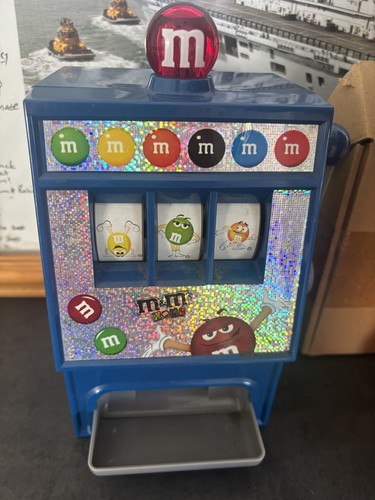 Slot machine sweet - m&m's,
