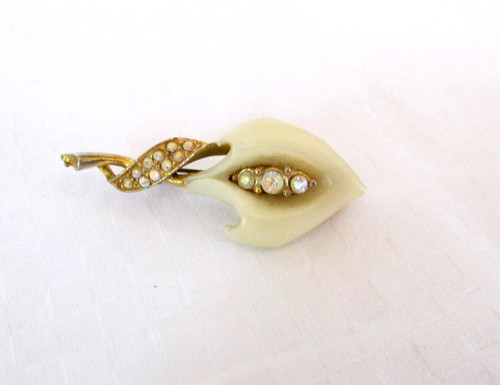 Vintage brooch carved plastic - brooch,,