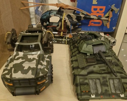 Large army tank jeep - army,