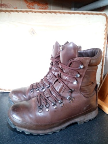 Altberg defender combat high - defender,