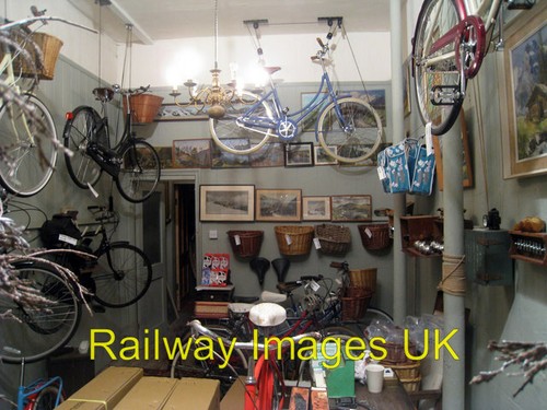 Photo old fashioned bike - photo,