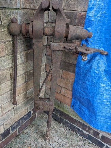 Vintage blacksmiths leg vice - vintage,
