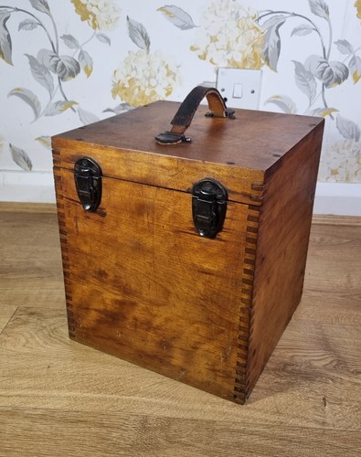 Vintage wooden microscope - wooden,