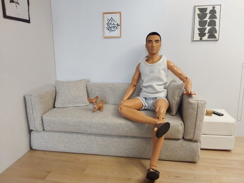 Scale barbie size sofa - 1/6,