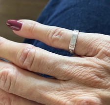 Stunning Genuine 18ct White Gold Diamond Gucci Ring with box- Size J 1/2