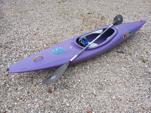 Pyrahna kayak stunt 300 with - pyrahna,