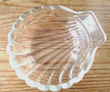 VINTAGE CLEAR GLASS SCALLOP SHELL SOAP DISH