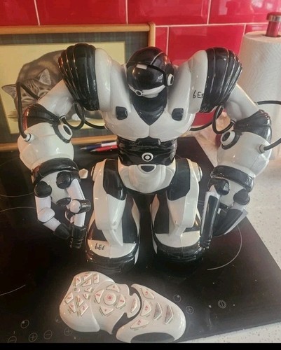 Wowwee robosapien black white - wowwee,