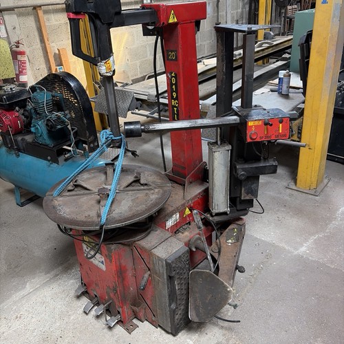 Pneumatic tyre machine - pneumatic,