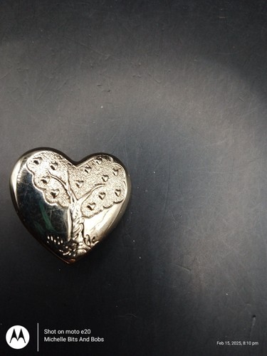 Gold tone heart pin with - pin, tree
