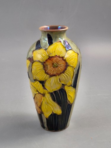 Moorcroft style tubelined - style,