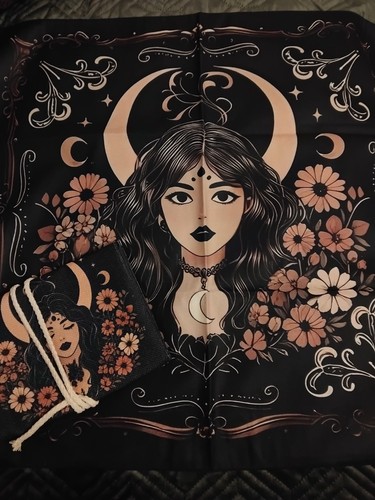 Hecate altar divination tarot - hecate,