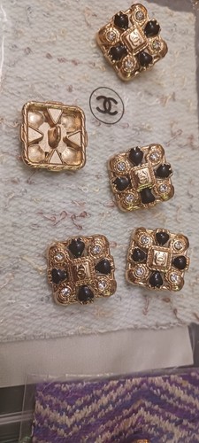 Chanel button single - button,