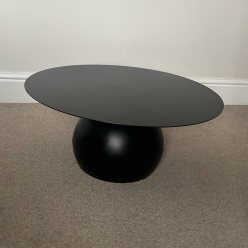 Black round metal pedestal - round,