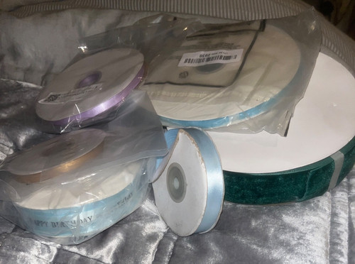 Job lot ribbon and velvet - and,
