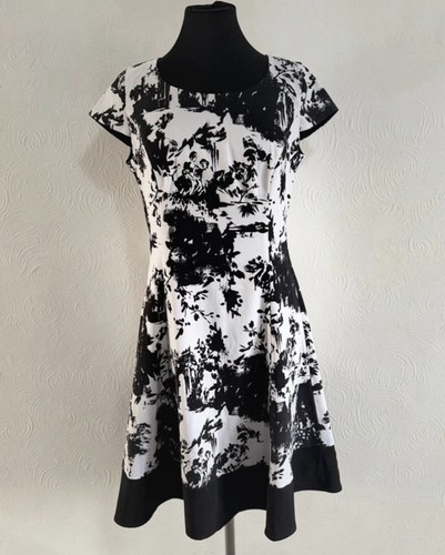 Monochrome floral fit flare - floral,