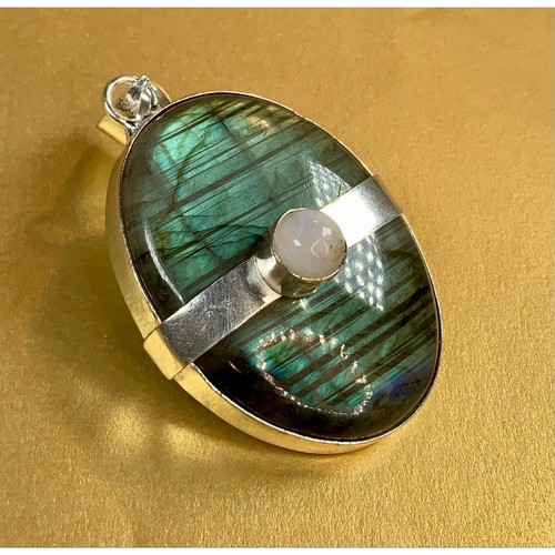 Labradorite - ✨🤍💙,