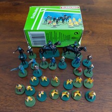 Subbuteo Pitch Side Figures